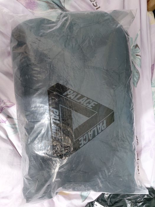 Продам куртку Palace