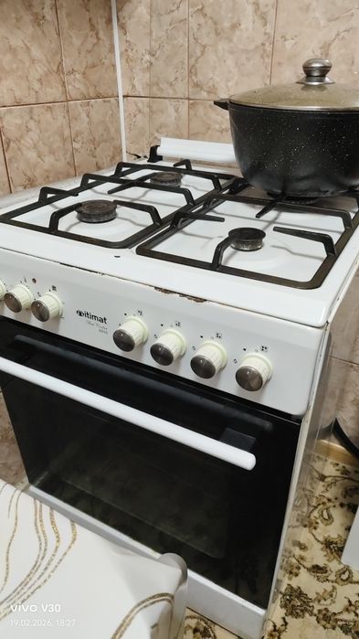 Продам газовую плиту с электрической духовкой