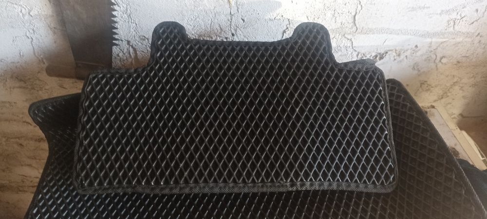 Ева полики мерседес 124