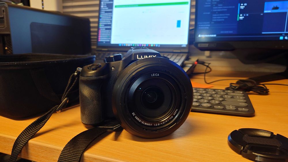 Камера Panasonic DMC-FZ1000