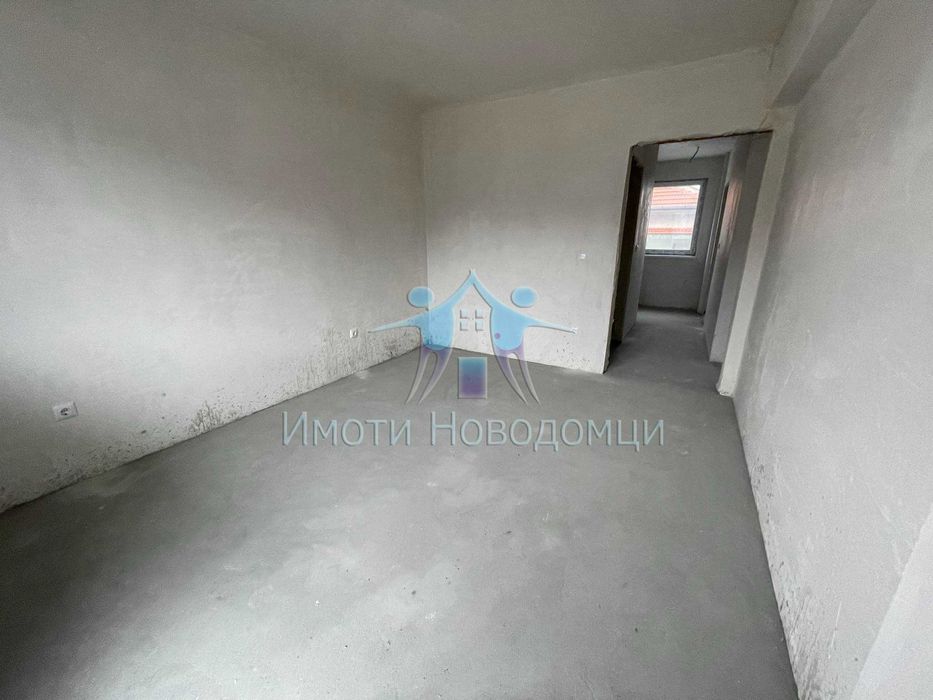 Продава се Тристаен апартамент в Шумен, Пазара - 135 кв.м за 1060 €/кв.м - Снимка #1