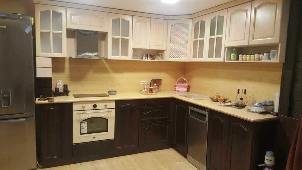 Кухни, витрини, библиотеки,секции,спални и детски от Масив по поръчка