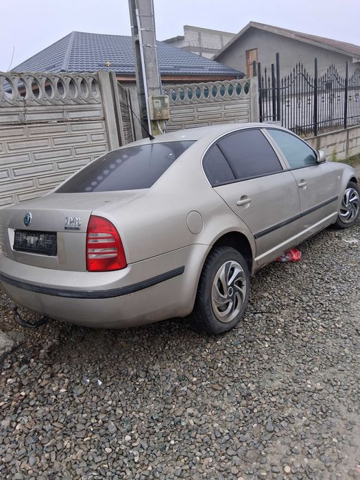 Vand skoda superb pt piese