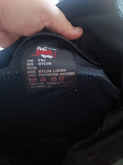 se vinde jacheta moto