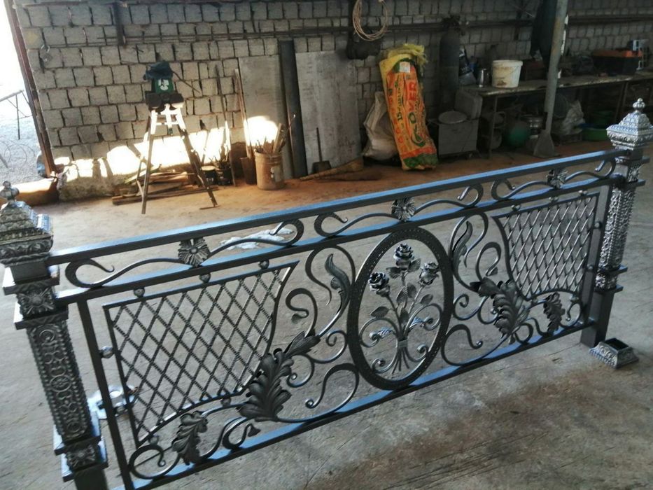 Перила из метала, нержавейки и стекла