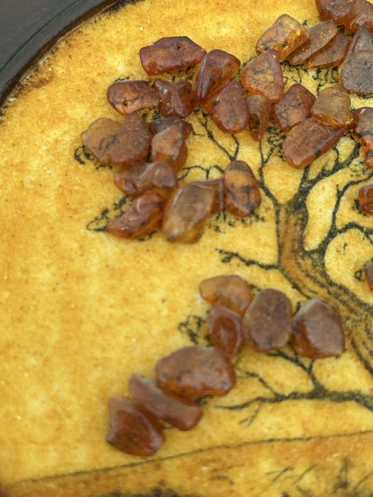 Старинна съветска картина с балтийски кехлибар