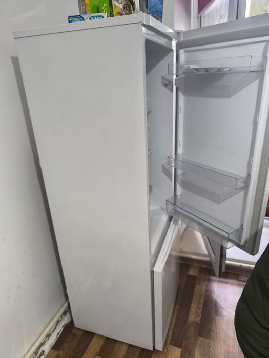 Продам не рабочий холодильник за символическую плату, самовывоз
