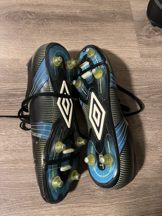 Бутонки на Umbro железни