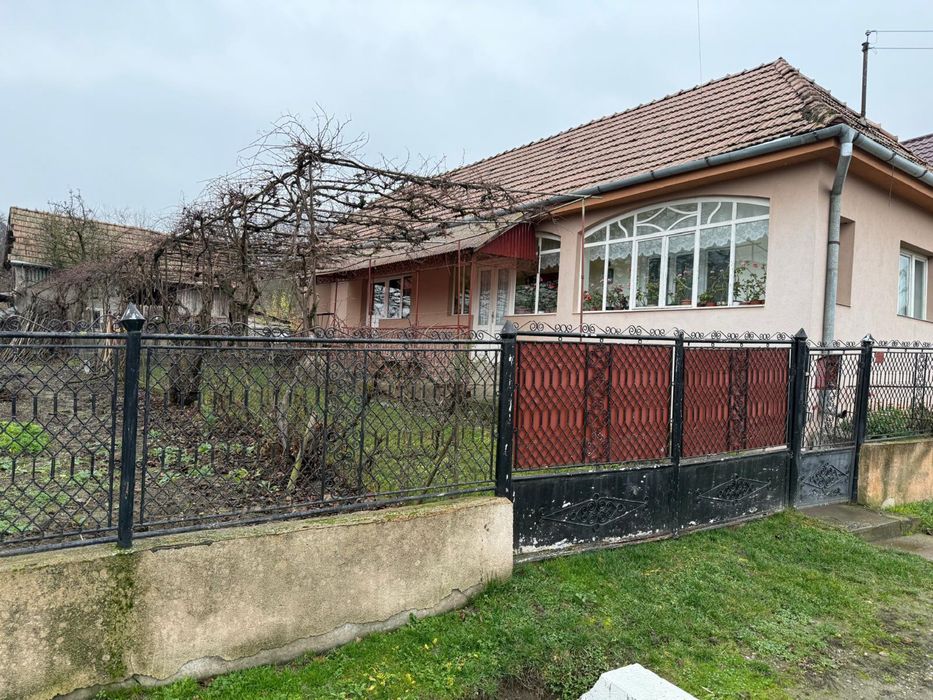 Vând casă în Morești