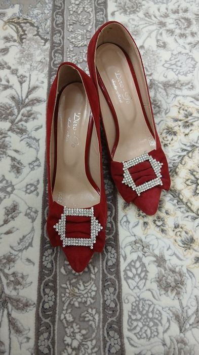 Красные каблуки.