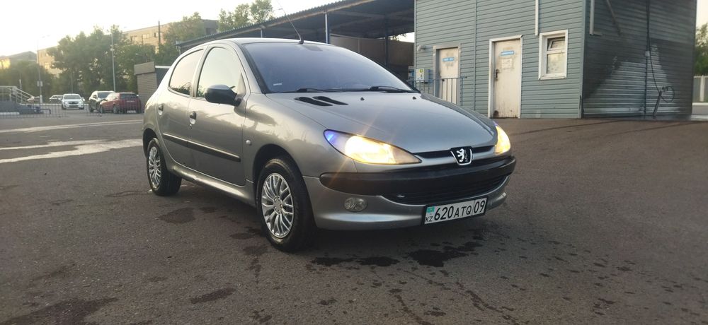 Продам Peugeot 206,АКПП.