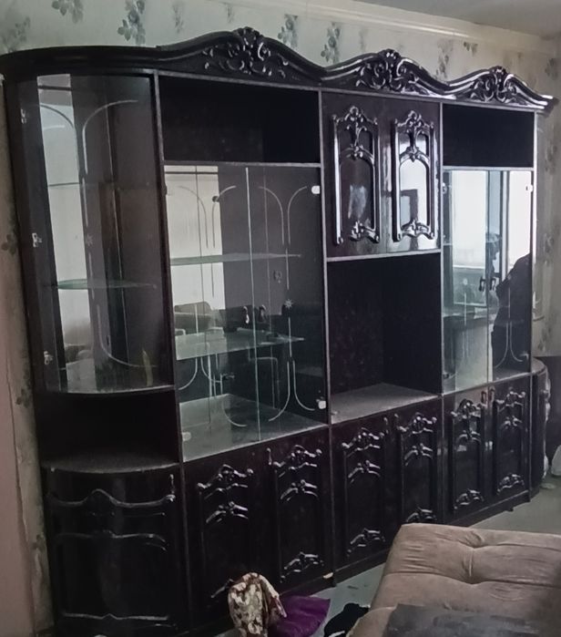Продаю стенку цена 600 тысяч