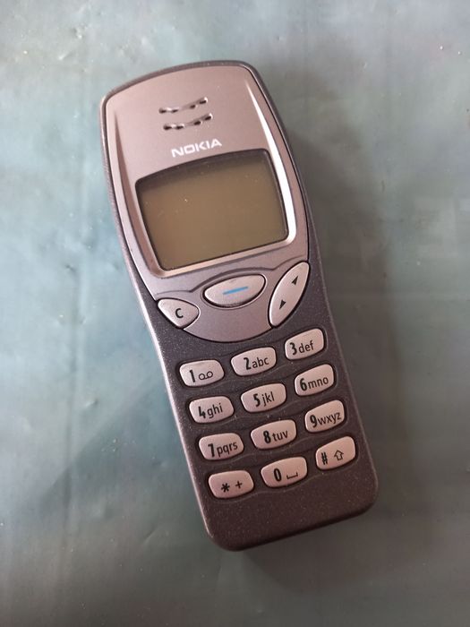 Vând 2 Nokia 3210 de Piesele pt Pasionați sau Colecționari