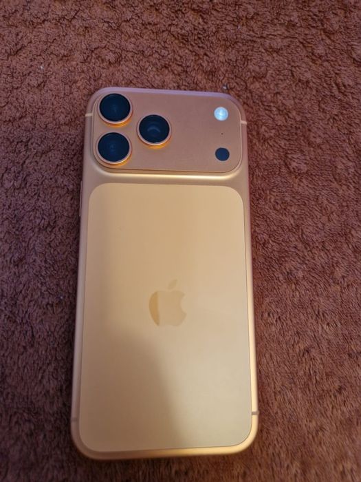 Продам айфон 17 pro max.