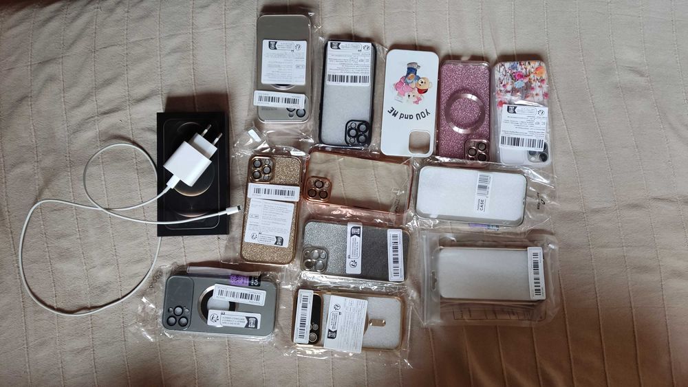 Iphone 12 pro 256 GB със зарядно и 12 протектора за гръб