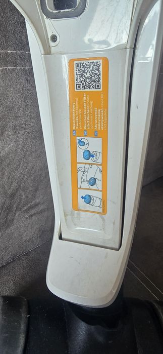 Продавам акумулаторна прахосмукачка PHILIPS
