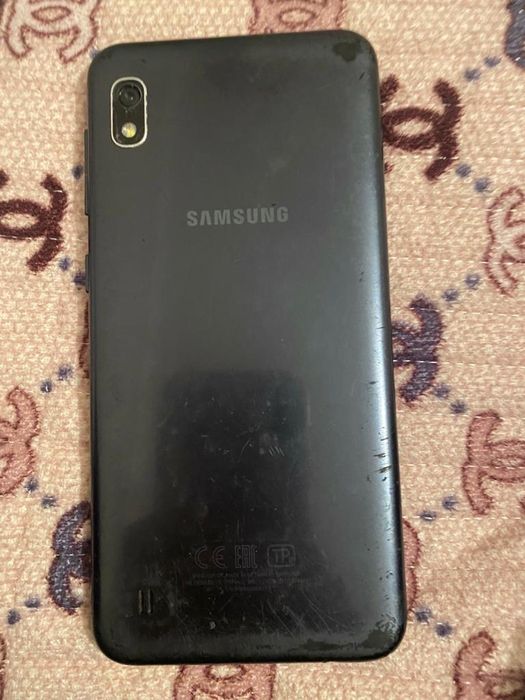 Продам Samsung Galaxy A10 состояние нормальный