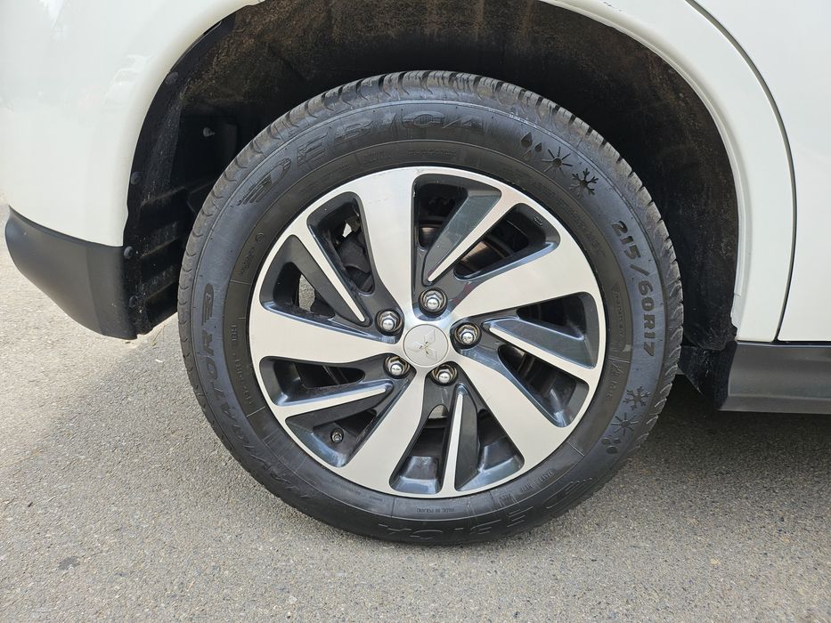 Мицубиши asx 2015г 150 к.с.