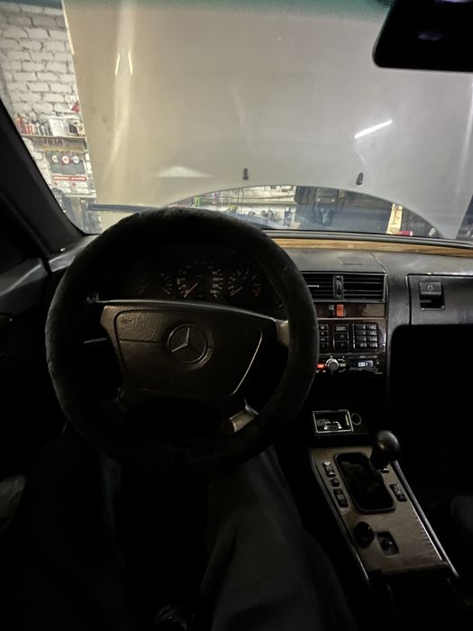 В продаже мерседес с 180