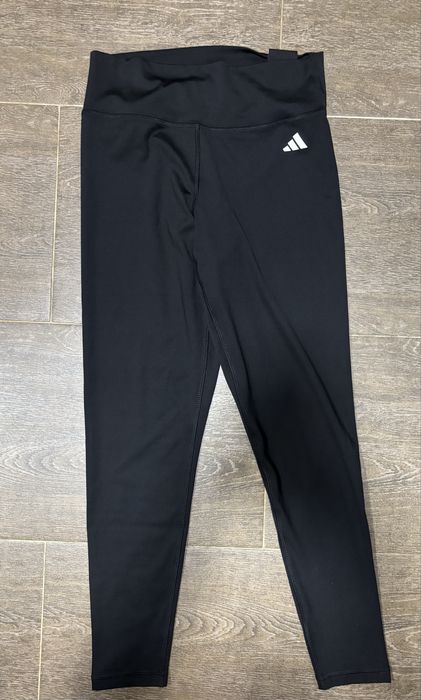 Нов с етикет дамски клин adidas