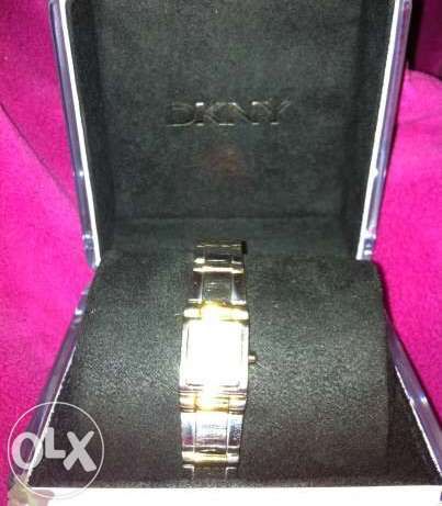 часовник " DKNY " Дона Карън оригинален с кутия-счупена и книжка
