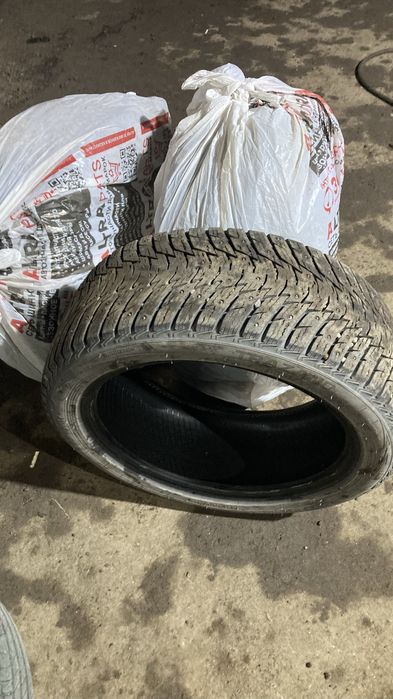 Продам зимние шины ! Шипованные