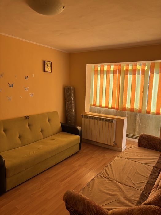 Vand apartament 2 camere in spate liceu cerna