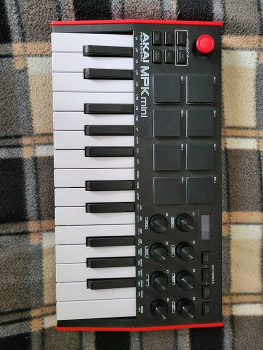 Akai MPK Mini MK3 25 Key Electronic Keyboard - Black/Red/White