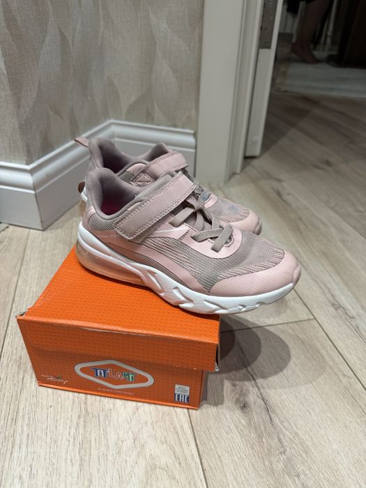 Кроссовки розовые и черные для девочки