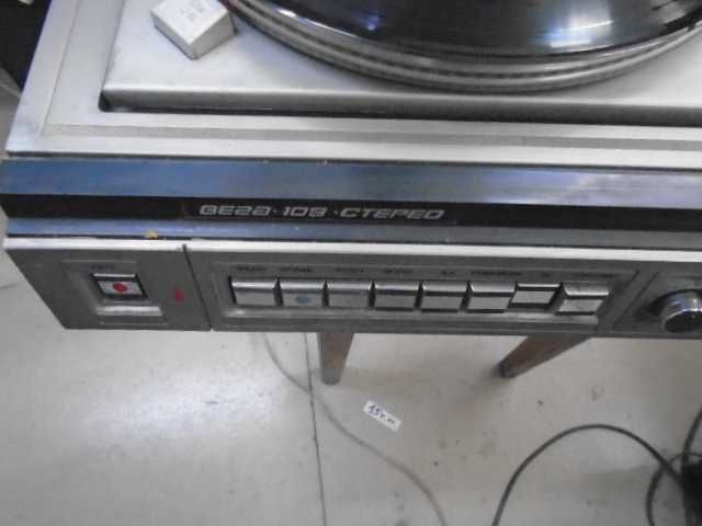 проигрыватель винилов "Вега -109" (СССР)