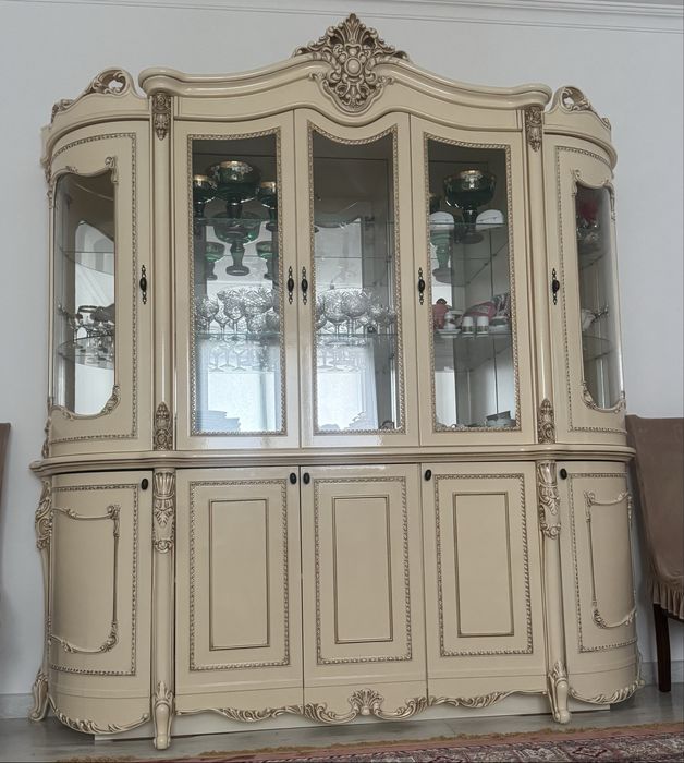 Гарнитур продается совсем новый идеальный состояние за 150.000 тг