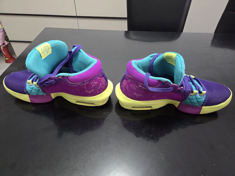 Adidasi nike basketball