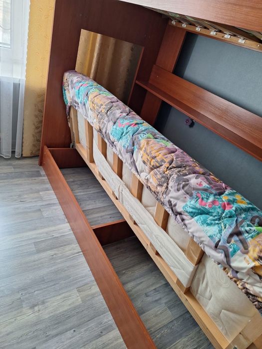 Кровать двухъярусная