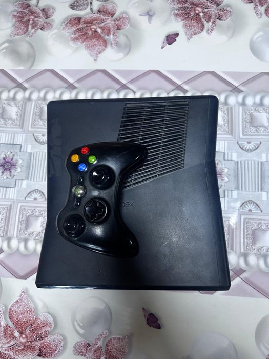 Продам XBOX 360 торг