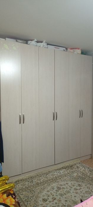 Кровать стол комод