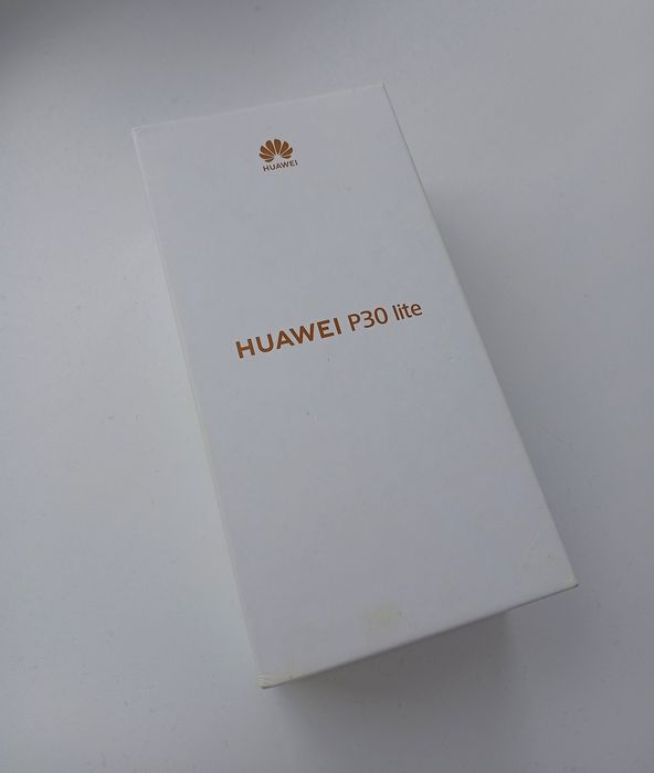 В продаже телефон Huawei p30 lite