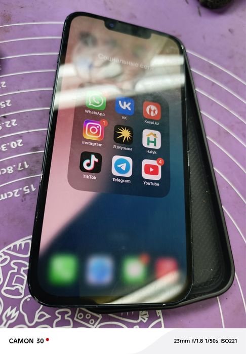 Продам 13 айфон