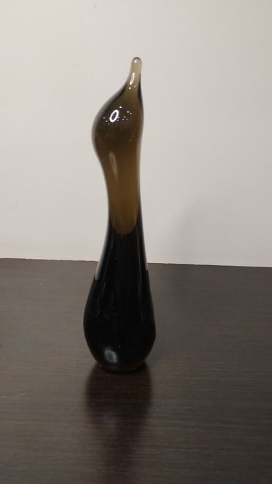 Много красива и и стилна фигурка на пингвин от стъкло.