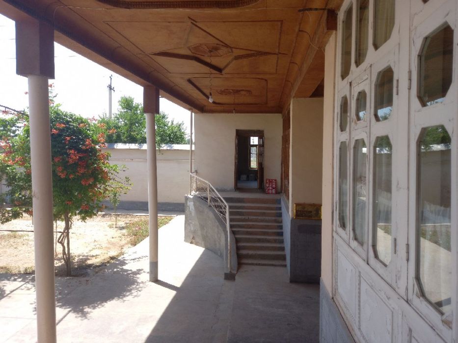 Uy sotiladi 3sotix 4ta xona