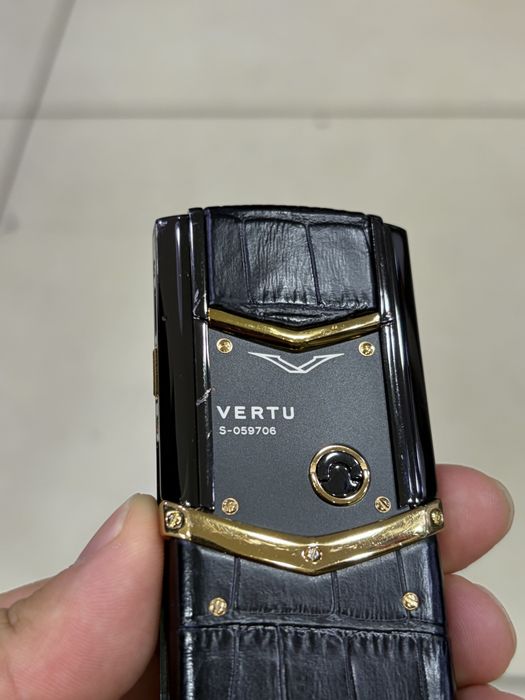 Vertu Signature V