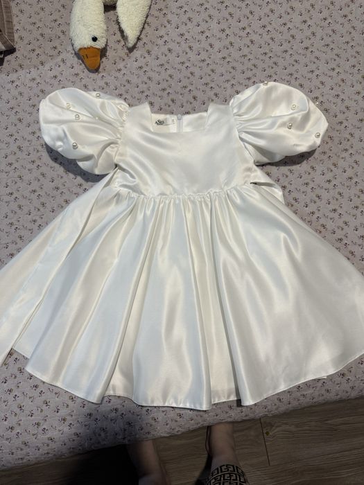 Продам платья для девочки на  3-4 года