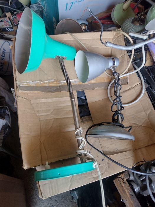 настолна лампа,раздвижено рамо