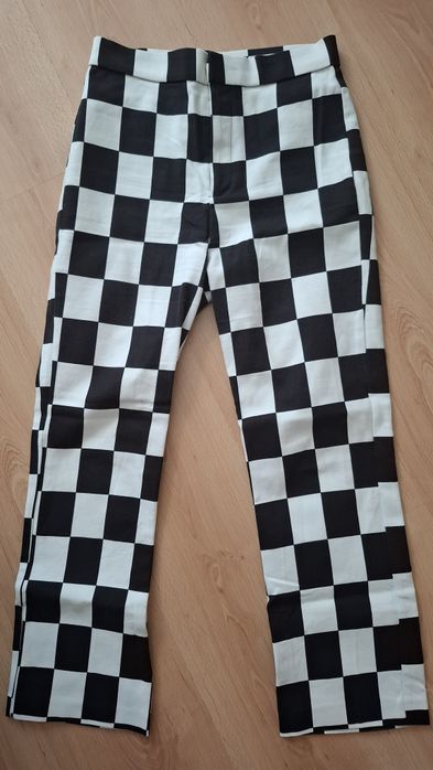 Дълъг панталон Zara