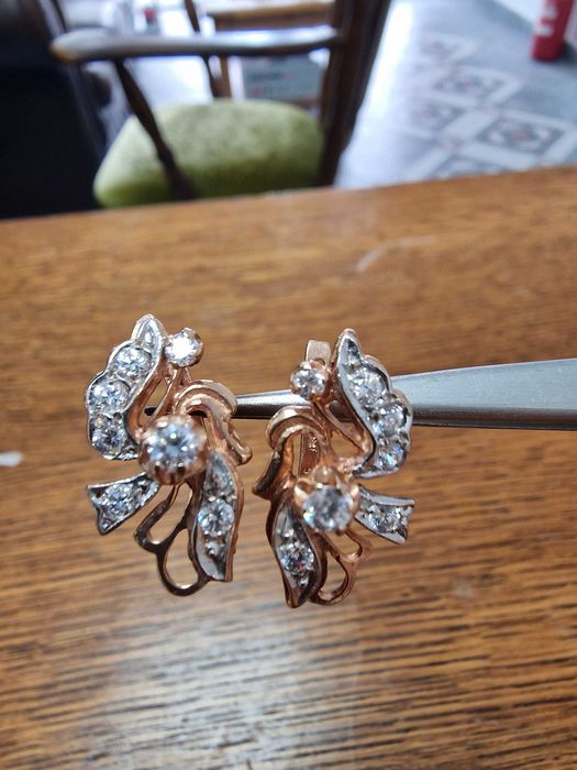 ЮВЕЛИРНИ ИЗДЕЛИЯ - Дамски Пръстен и Обеци - Заложна къща ГАЛЕРИЯ 65