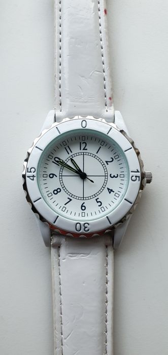 Нов ръчен часовник Elancyl