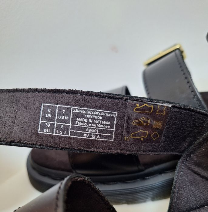 Dr. Martens Gryphon кожени сандали