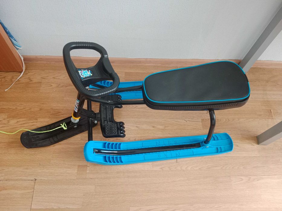 Продам санки новые с рулем