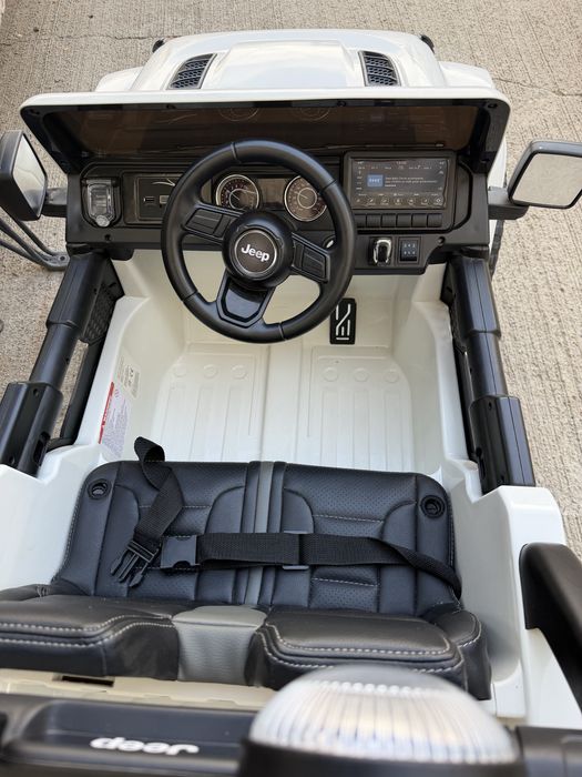 Masinuta electrica jeep wrangler