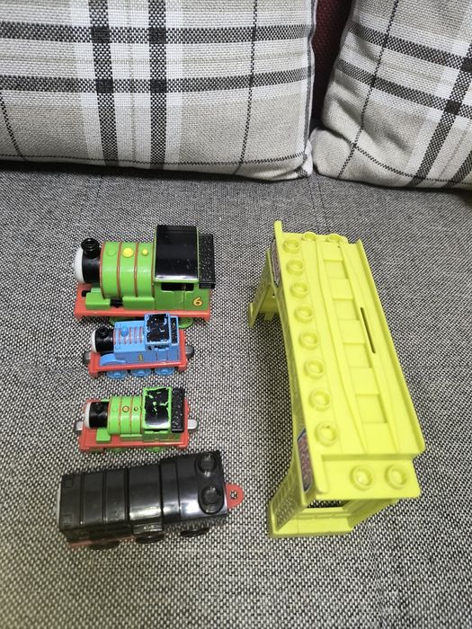 Vând trenulețe Thomas