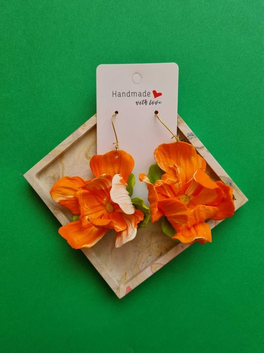 Bijuterii lucrate manual